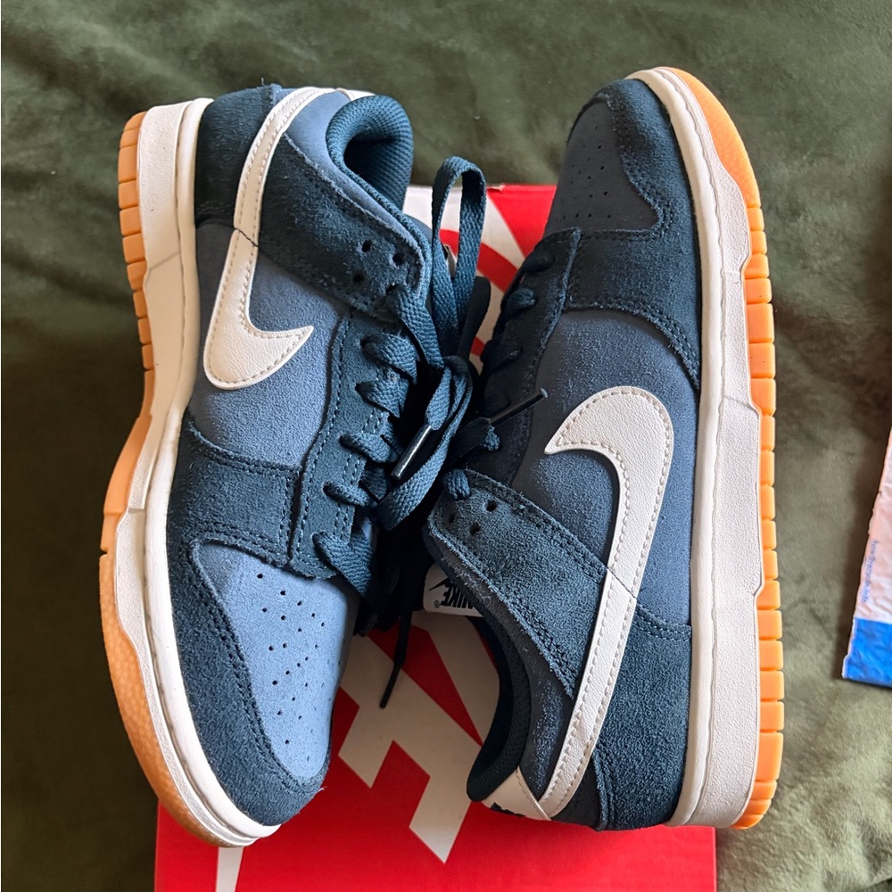 Nike Dunk Low Retro SE in Navy and White